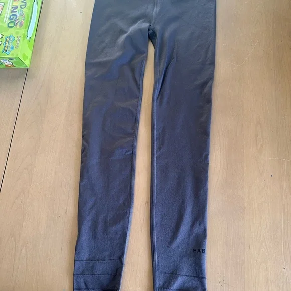 Pants 💜🤍 - Picture 3 of 15